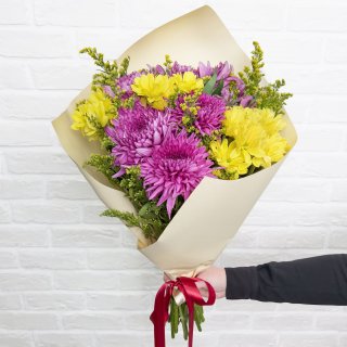 Букет из Хризантемы Фиолетовой и Желтой кустовой «Цветные колючки»