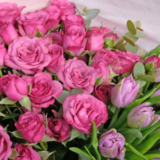Букет из Тюльпанов и Кустовых Роз «Лучики Любви»