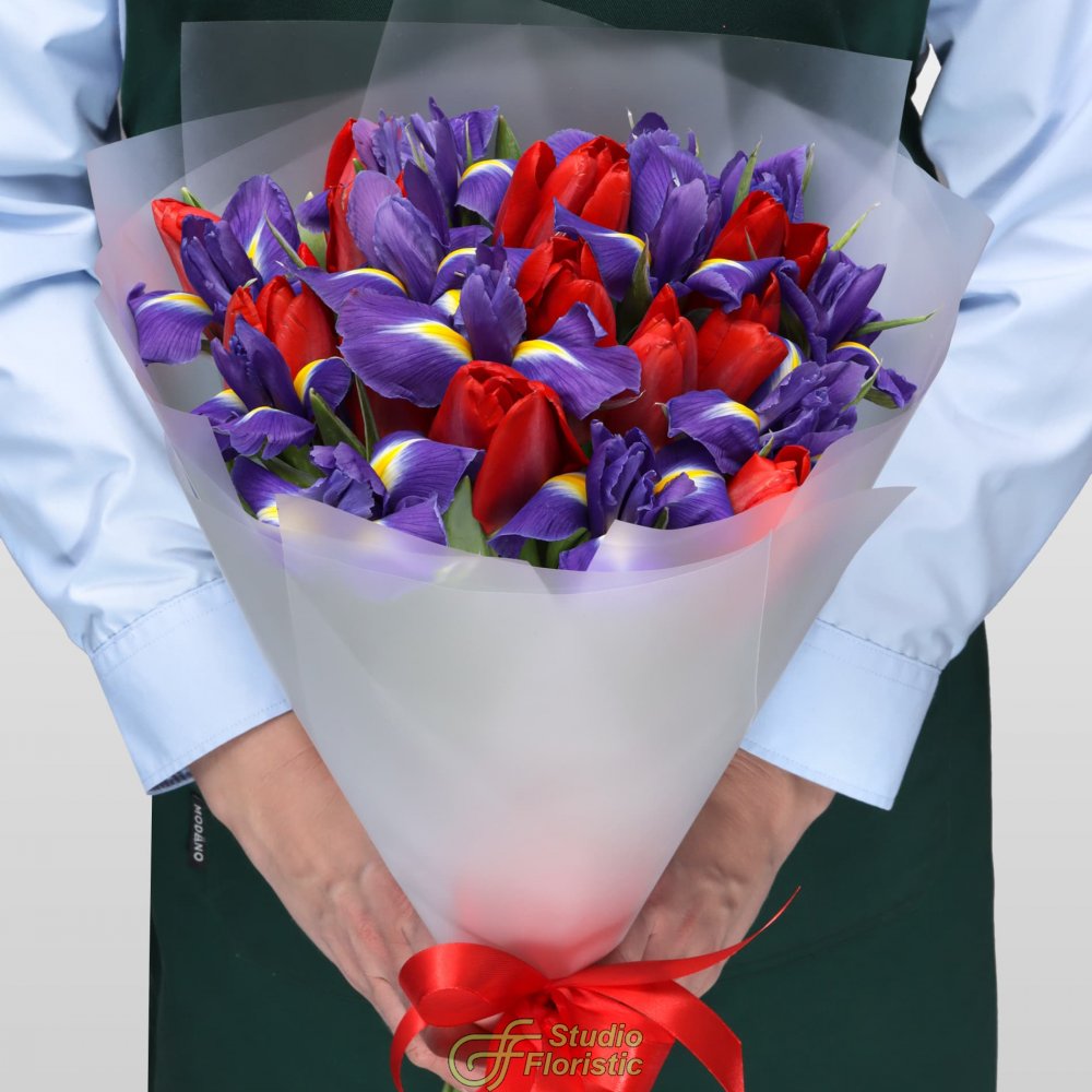 Букет из Тюльпанов и Ирисов «Ради Амура» Букет из Тюльпанов и Ирисов «Ради Амура»