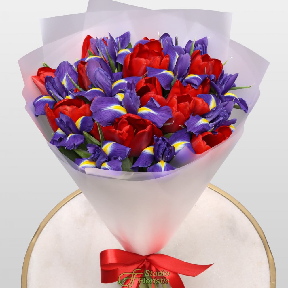 Букет из Тюльпанов и Ирисов «Ради Амура» Букет из Тюльпанов и Ирисов «Ради Амура»