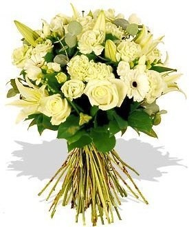 Букет из Фрезии, Роз, Гербер и Гвоздик «Блестящий белый»