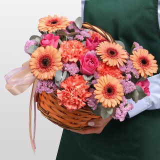 Композиция из Роз, Гермини и Диантуса «Апельсин»