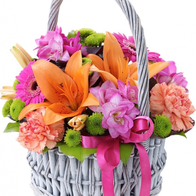 Композиция из Лилий, Гермини и Гвоздики в корзине «Мармелад»