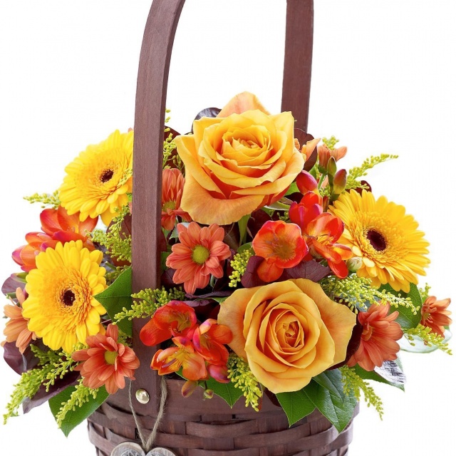 Композиция из Лилий, Гермини и Роз в корзине «Солнечный подарок»