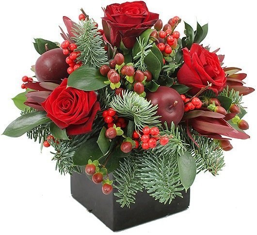 Новогодняя композиция из Сосновых веток, Роз и Гиперикума в вазе «Ягодный рубин»