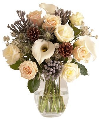 Букет новогодний из Роз, Калл и Брунии «Чудесная зима»