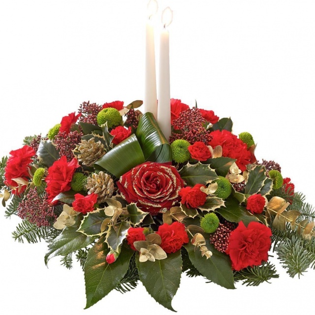 Новогодняя композиция со свечами из Сосновых веток, Гвоздик и Роз «Рождественская свеча» Новогодняя композиция со свечами из Сосновых веток, Гвоздик и Роз «Рождественская свеча»