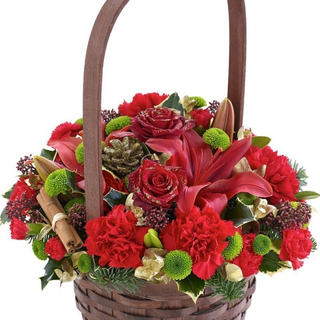 Новогодняя композиция из Гвоздик, Роз и Хризантем в корзине «Теплые желания»