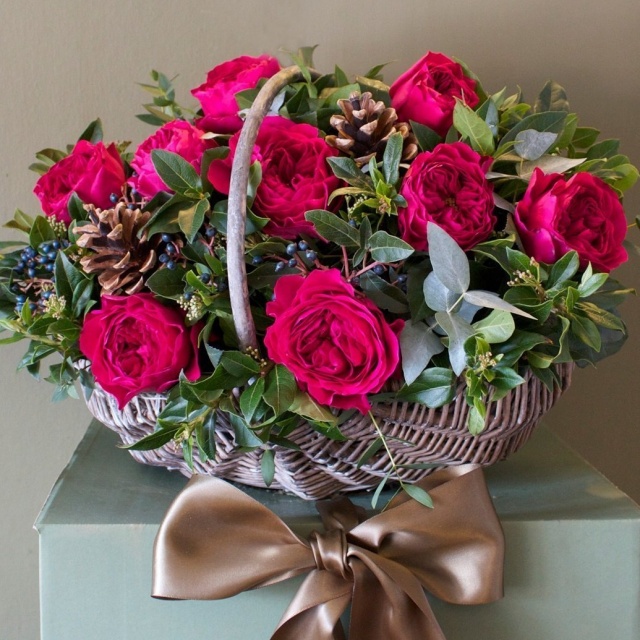 Композиция из Английских Роз в корзине «Восхищение»