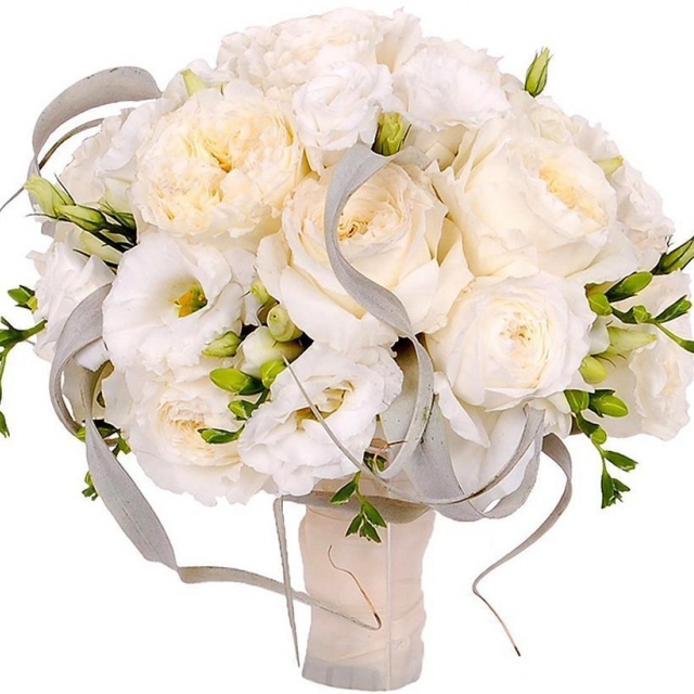 Букет из Роз, Фрезий и Лизиантуса «Мален»