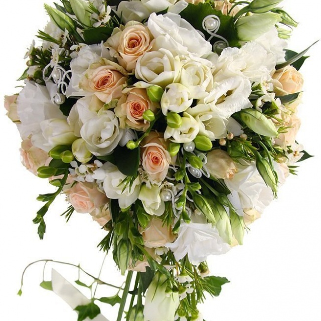 Букет из Роз, Фрезий и Лизиантуса «Даймонд»