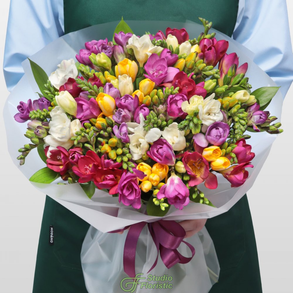 Букет из разноцветных Фрезий «Современный» Букет из разноцветных Фрезий «Современный»