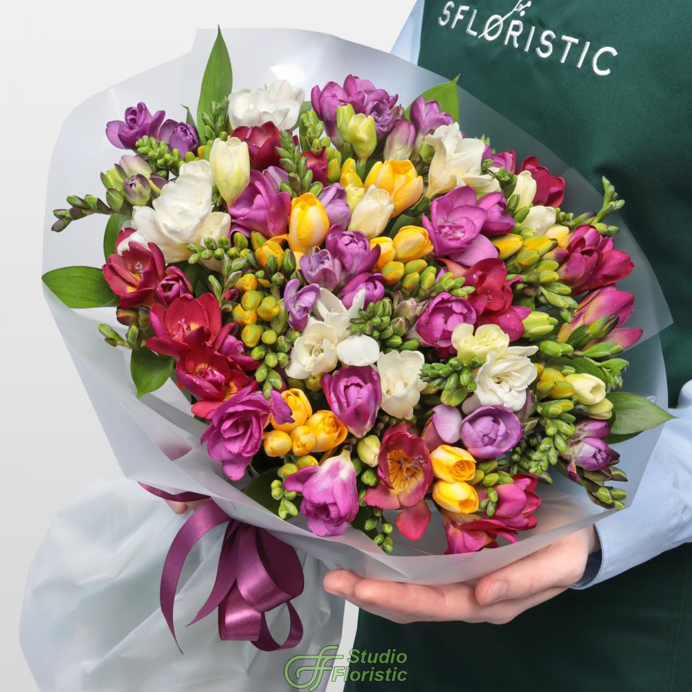 Букет из разноцветных Фрезий «Современный» Букет из разноцветных Фрезий «Современный»