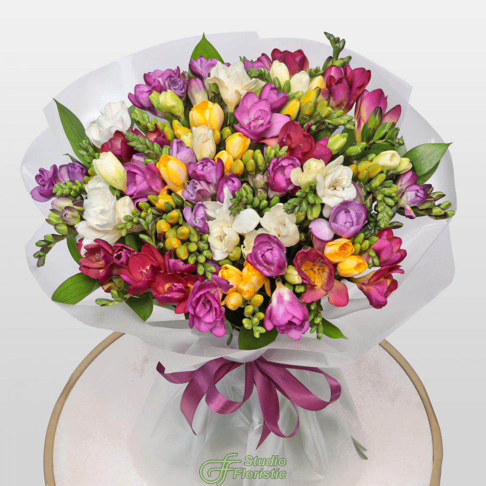 Букет из разноцветных Фрезий «Современный» Букет из разноцветных Фрезий «Современный»