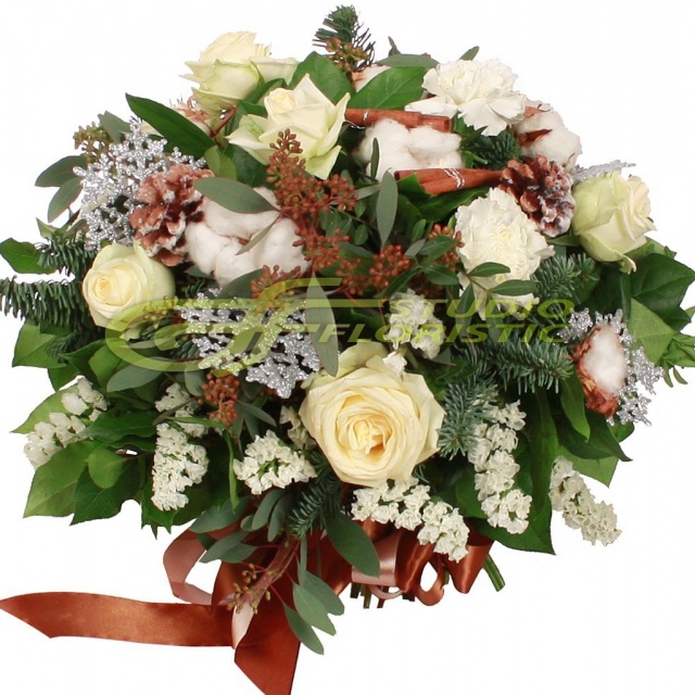 Букет новогодний из Роз, Гвоздик и Хлопка «Морозное утро» Букет новогодний из Роз, Гвоздик и Хлопка «Морозное утро»