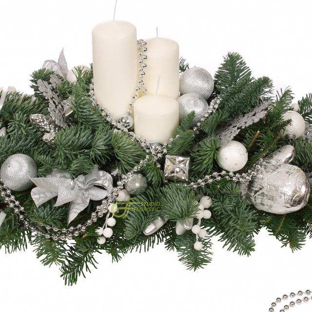 Композиция новогодняя со свечами из Ели «Легкий морозец»