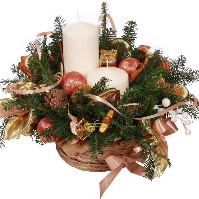 Композиция новогодняя со свечами из Ели в корзине «Новогодний вечер»