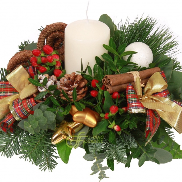 Композиция новогодняя со свечами из Ели и Сосны «Предвкушение нового года»