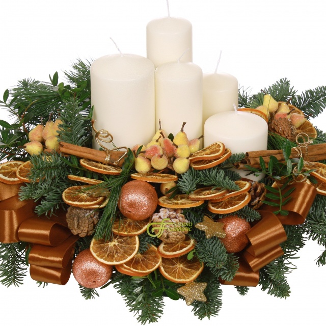 Композиция новогодняя со свечами из Ели и Сосны «Фруктовый бал»