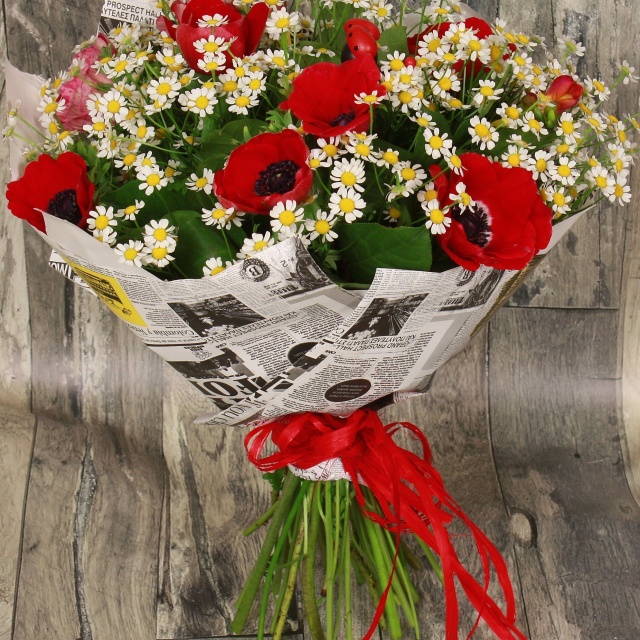Букет из Анемонов и Ромашек «Праздничное конфетти»