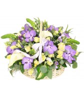 Корзина цветов из Орхидеи, Розы кустовой, Лизиантуса 