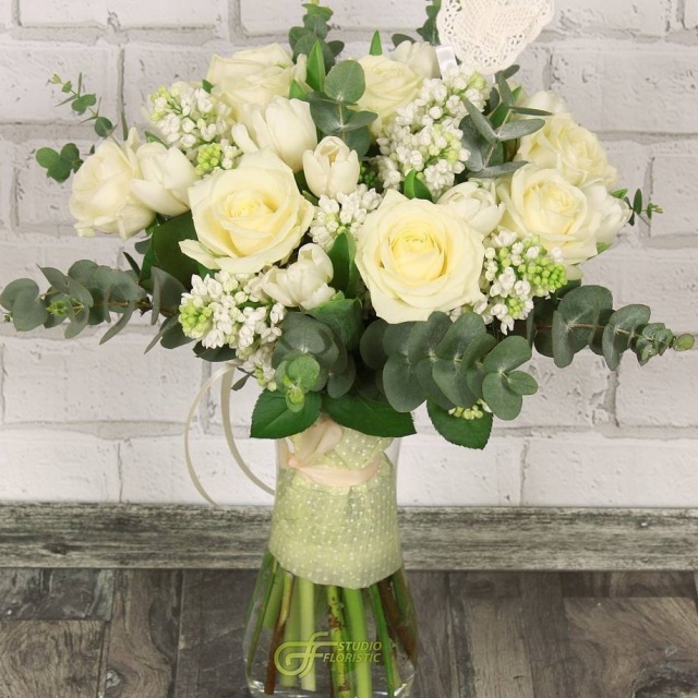 Букет из Сирени, Тюльпанов и Роз «Брызги шампанского»