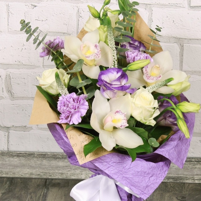 Букет из Орхидей, Роз и Гвоздик «Легенды лета» Букет из Орхидей, Роз и Гвоздик «Легенды лета»