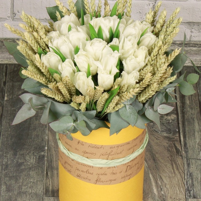 Композиция из Тюльпанов и Пшеницы в шляпной коробке «Ласковый день» Композиция из Тюльпанов и Пшеницы в шляпной коробке «Ласковый день»