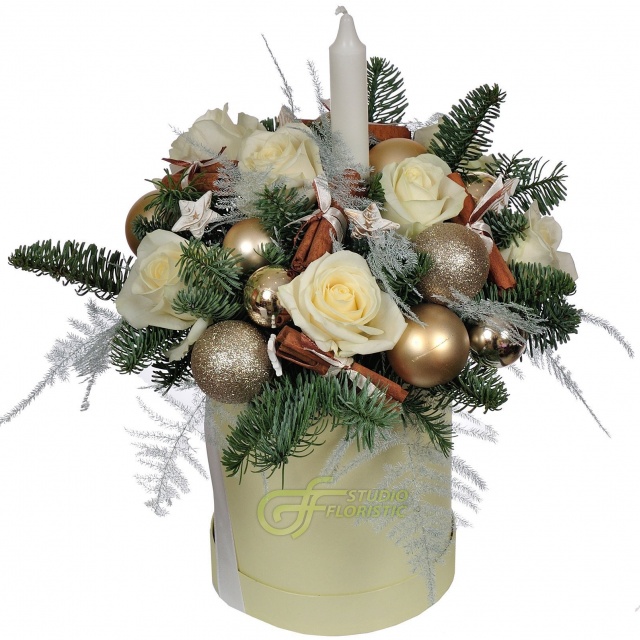 Новогодняя композиция со свечой и Розами в коробке «Новогодняя пора» Новогодняя композиция со свечой и Розами в коробке «Новогодняя пора»