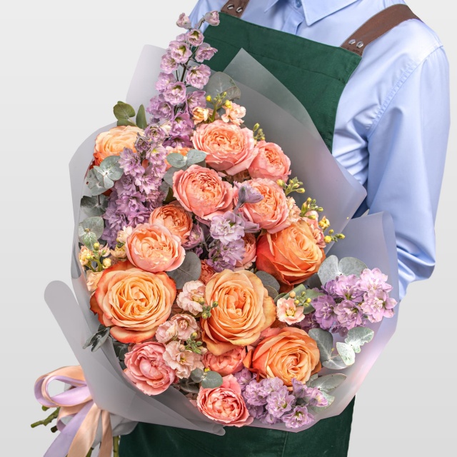 Букет из Роз, Дельфиниума и Маттиолы «Брызги добра»