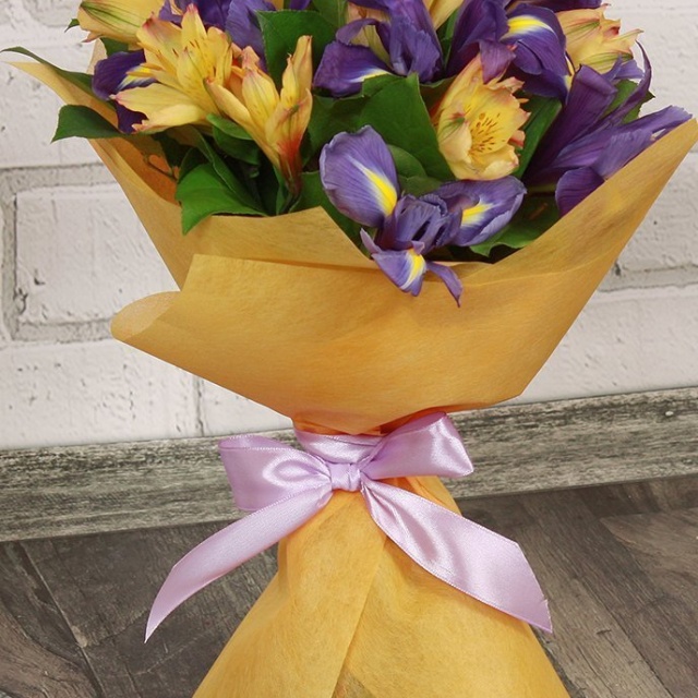Букет из Ирисов и Альстромерий «Корпоративный букет №4» Букет из Ирисов и Альстромерий «Корпоративный букет №4»