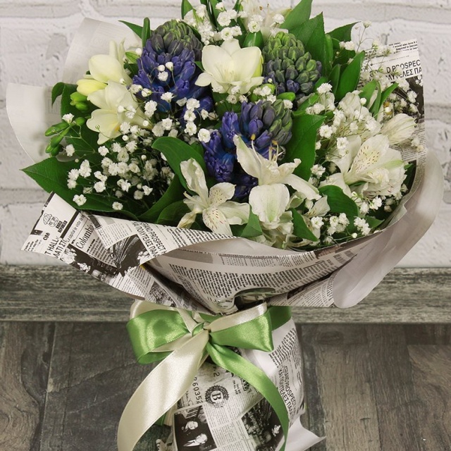 Букет из Гиацинтов и Альстромерий «Корпоративный букет №11»