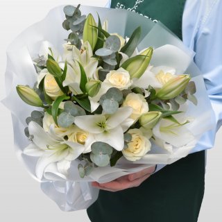 Букет из Роз и Лилий «Ангел чувств» Букет из Роз и Лилий «Ангел чувств»