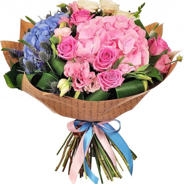 Букет из Гортензий, Роз и Лизиантуса «Суфле»