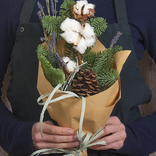 Букет новогодний из Лапника и Хлопка «Снежное объятие»