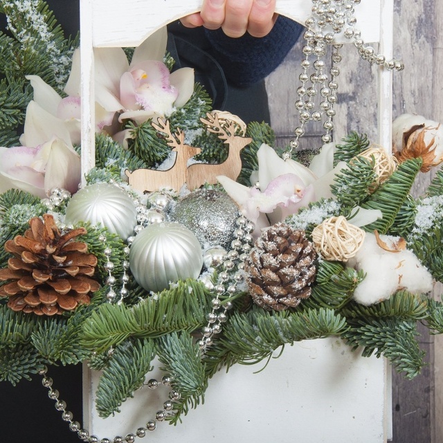 Композиция новогодняя из Ели, Орхидей и Хлопка в ящике «Счастливый новый год»