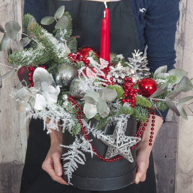 Композиция новогодняя со свечами из Ели и Эвкалипта в коробке «Зимние рассказы»