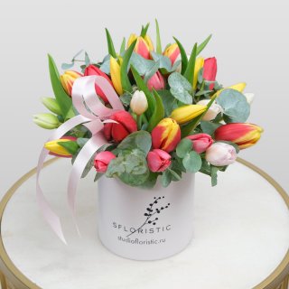 Коробка с тюльпанами 