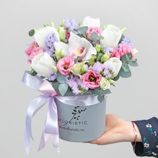 Коробка с тюльпанами и орхидеей 