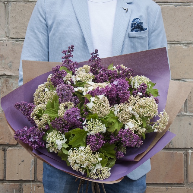 Букет из Сирени и Вибурнума «Красотка» Букет из Сирени и Вибурнума «Красотка»