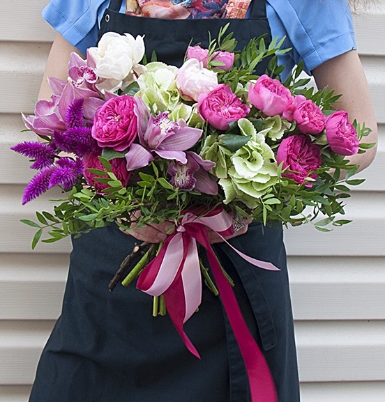 Букет из Пионов, Орхидей, Роз и Гортензии «Ягодный фреш»