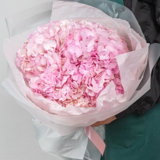 Букет из розовых гортензий «Зайчик»
