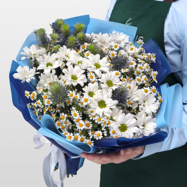 Букет из Ромашек и Хризантем «Свежий ветер»