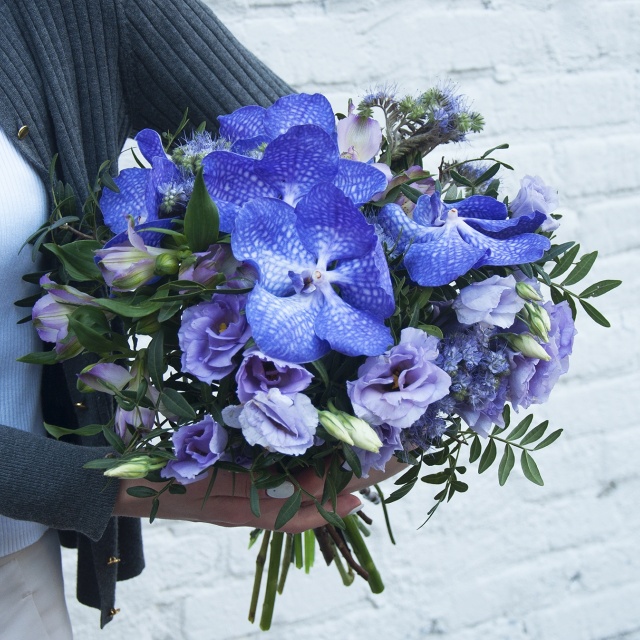 Букет из Орхидей Ванда, Лизиантуса и Альстромерий «Ариэль»