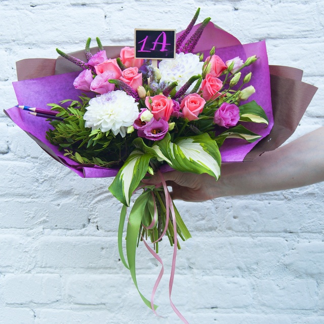 Букет из Роз, Лизиантуса и Георгин «Первый А»