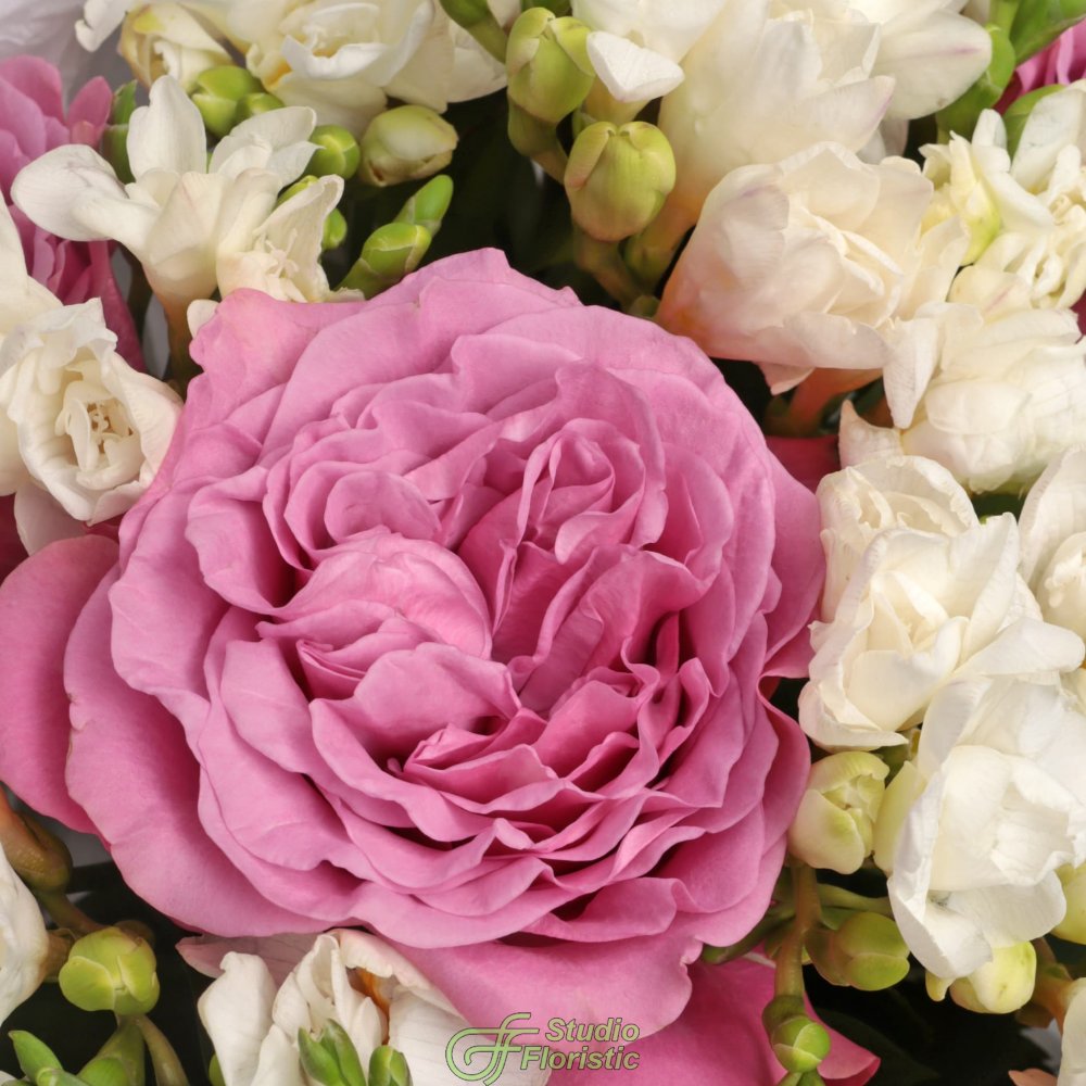 Букет из Роз и Фрезий «Весенние цветы» Букет из Роз и Фрезий «Весенние цветы»