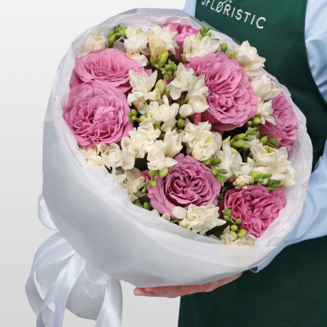 Букет из Роз и Фрезий «Весенние цветы»