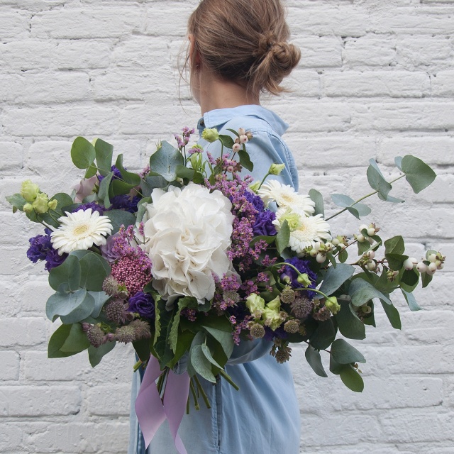 Букет из Гортензий, Гермини и Лизиантусов «Ботаника»