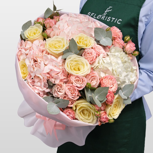 Букет из Гортензий и Роз «Флора»