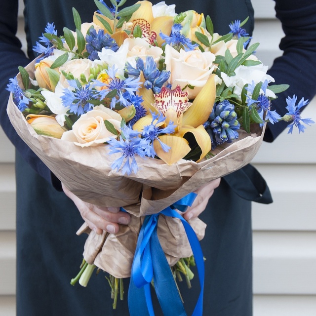 Букет из Роз, Тюльпанов, Гиацинтов и Орхидей «Флоранс»